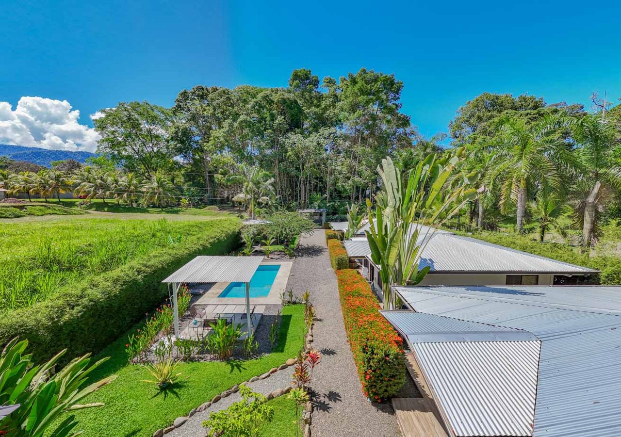 Tropical 3-Cabin Home with Pool and Gardens in the Heart of Uvita