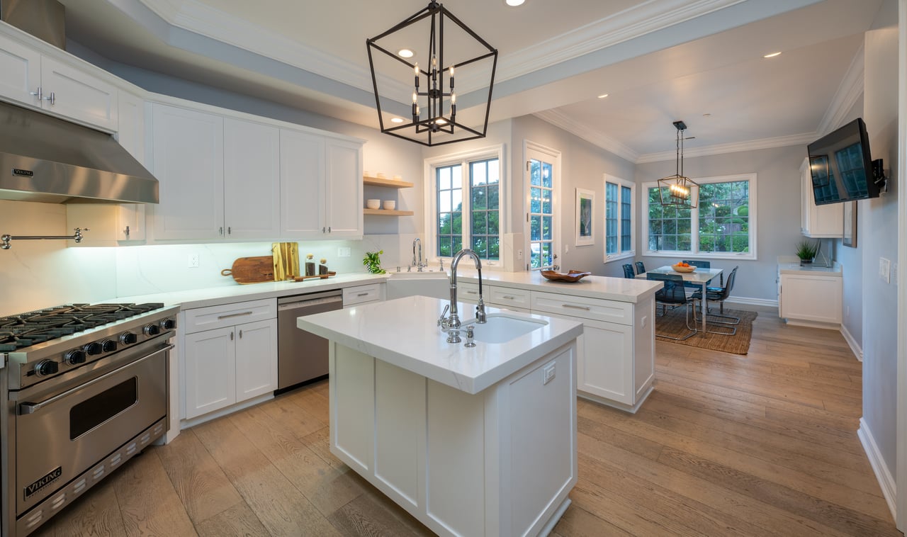 3686 Benedict Canyon Ln, Sherman Oaks 