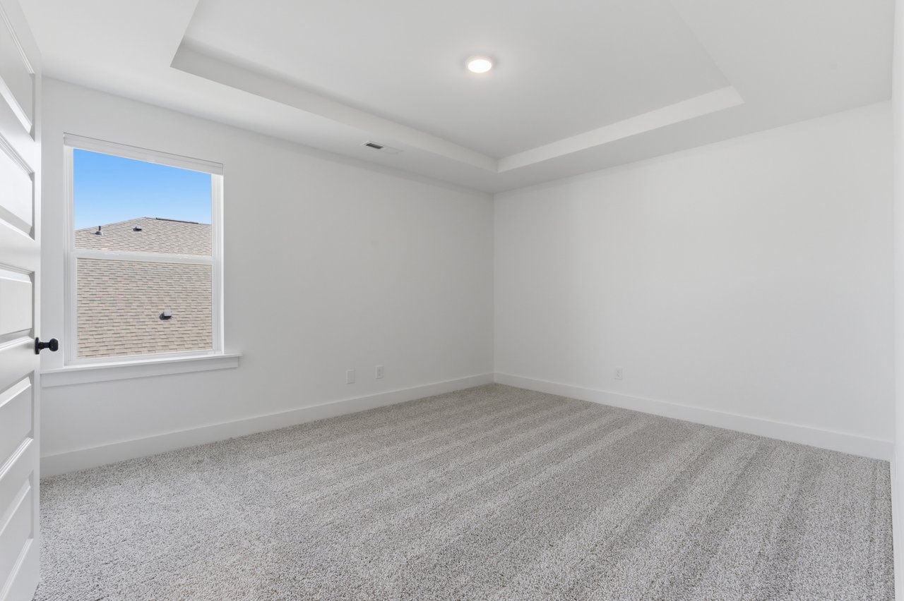 Immaculate 5BR Home with Outdoor Fireplace & Community Pool