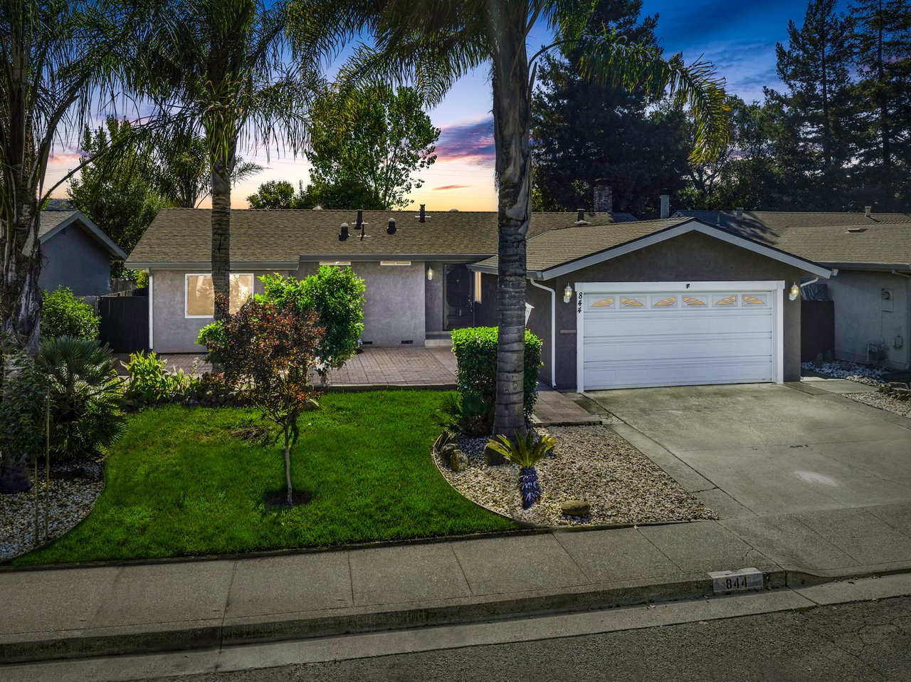 844 Cedarwood Ln
