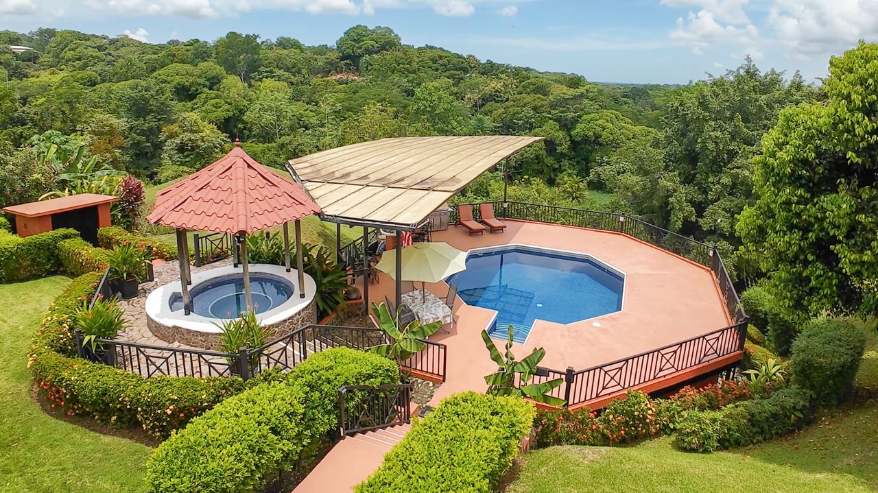 Tropical Estate in Gated Community near Quepos