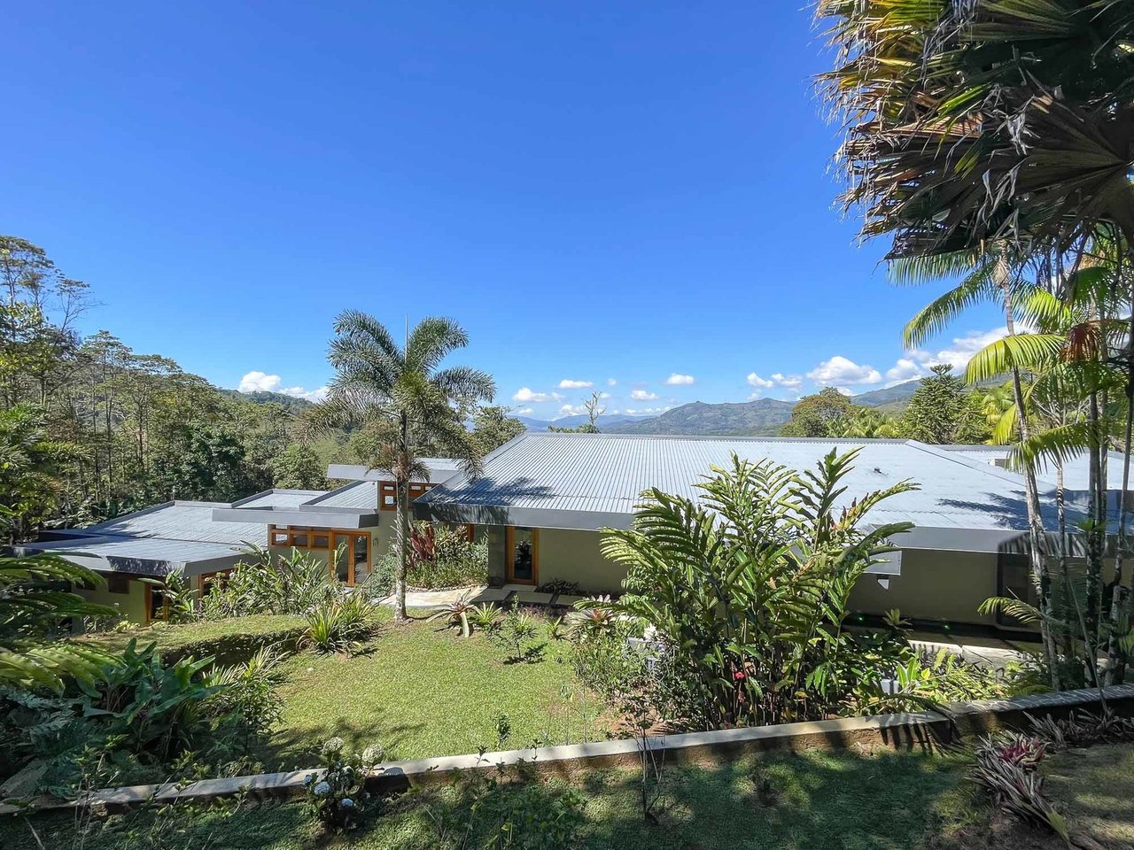 Luxurious Mountain Villa Retreat, Perez Zeledon, San Jose