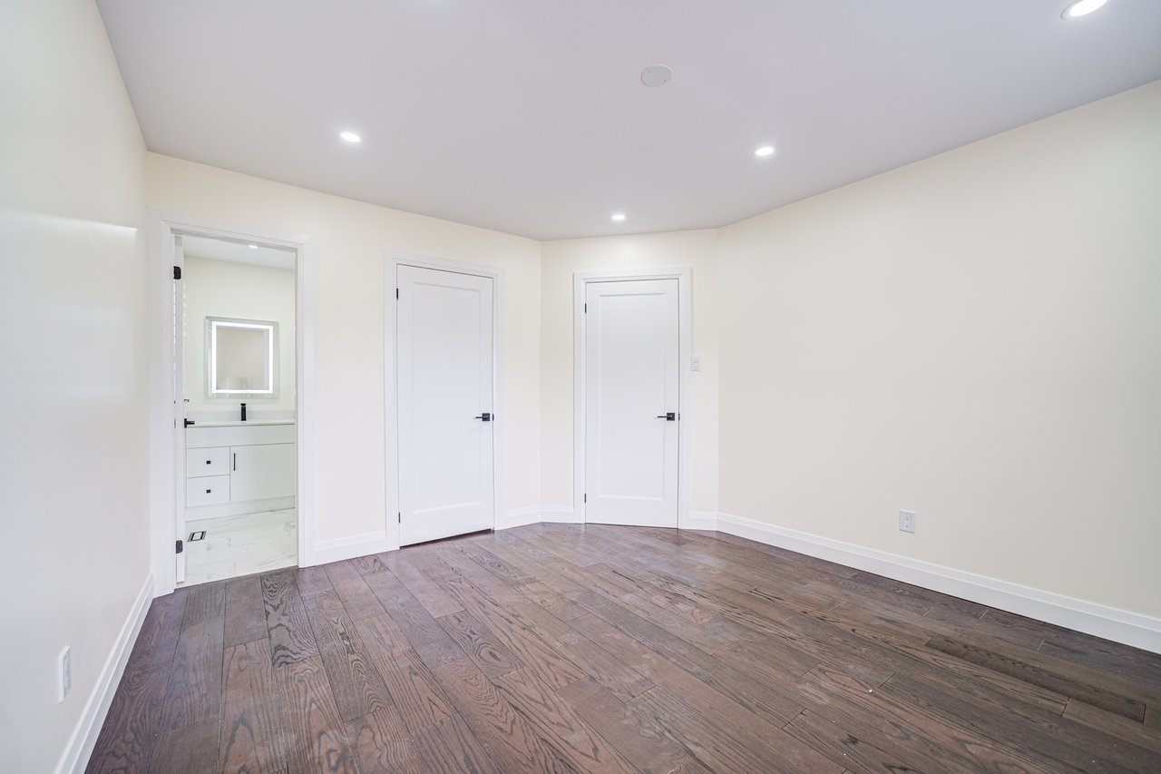 1126 Berkshire Crt