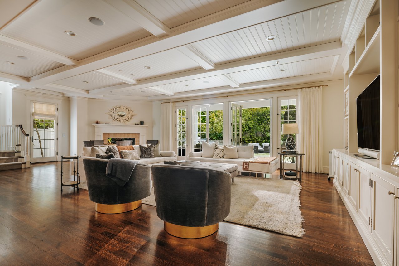 2435 Mandeville Canyon Rd 