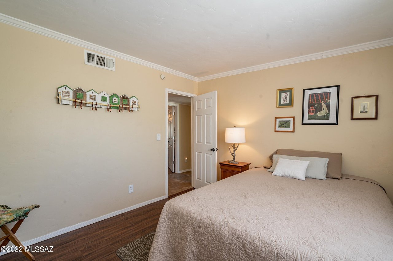 1445 W Cool Dr