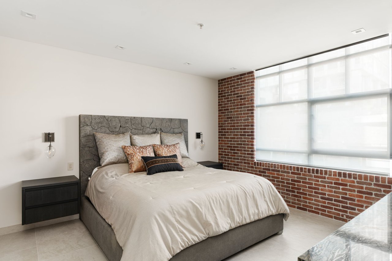 555 Front St, Unit 204