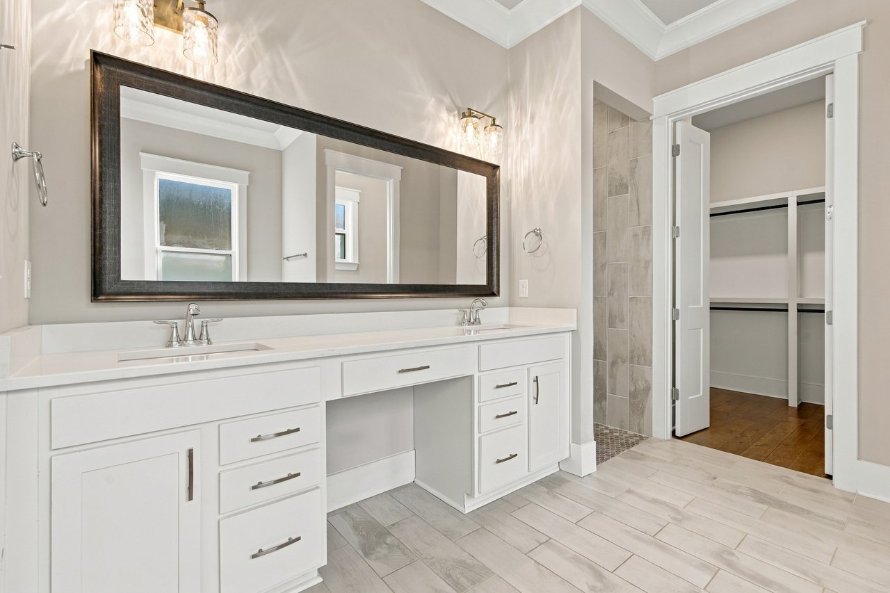 Craftsman Charm Meets Modern Luxury in Clift Farm