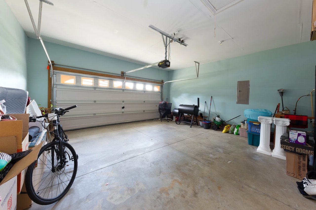 Sold - 612 Hunters Lane, 3 Beds with a Creek & Great Room