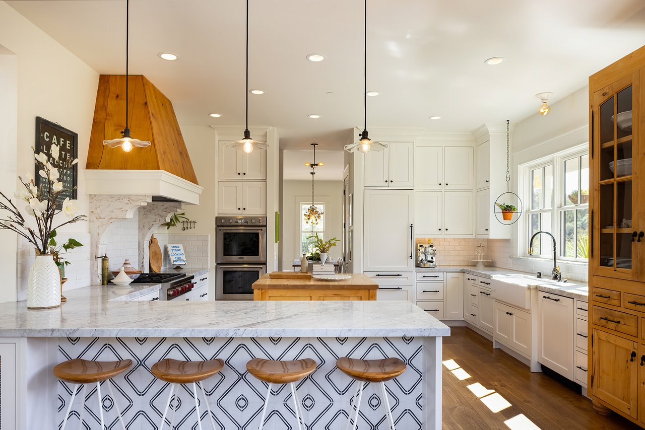 Honey Hill - 365 Race Horse Ln