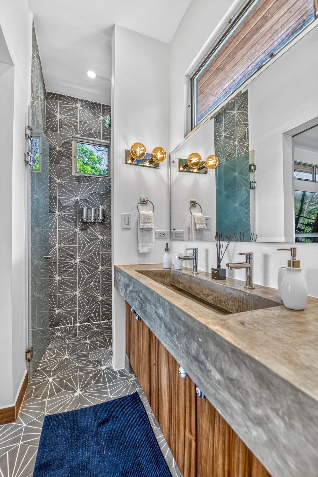 Casa Pochote | Artisan Luxury Villa in Tamarindo | Pool, Jacuzzi & Langosta Beach Club Membership Included