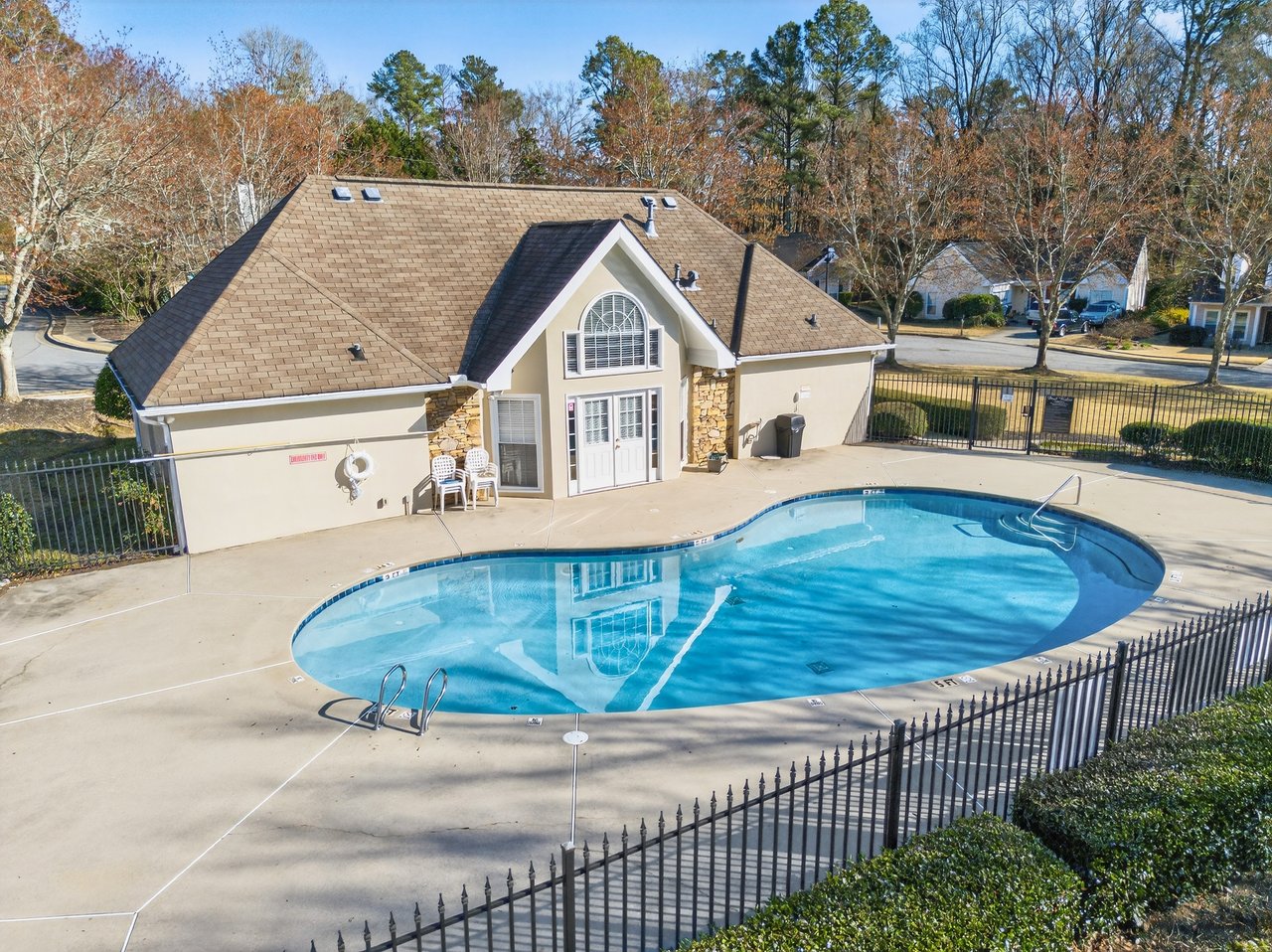 2700 Laurelwood Lane