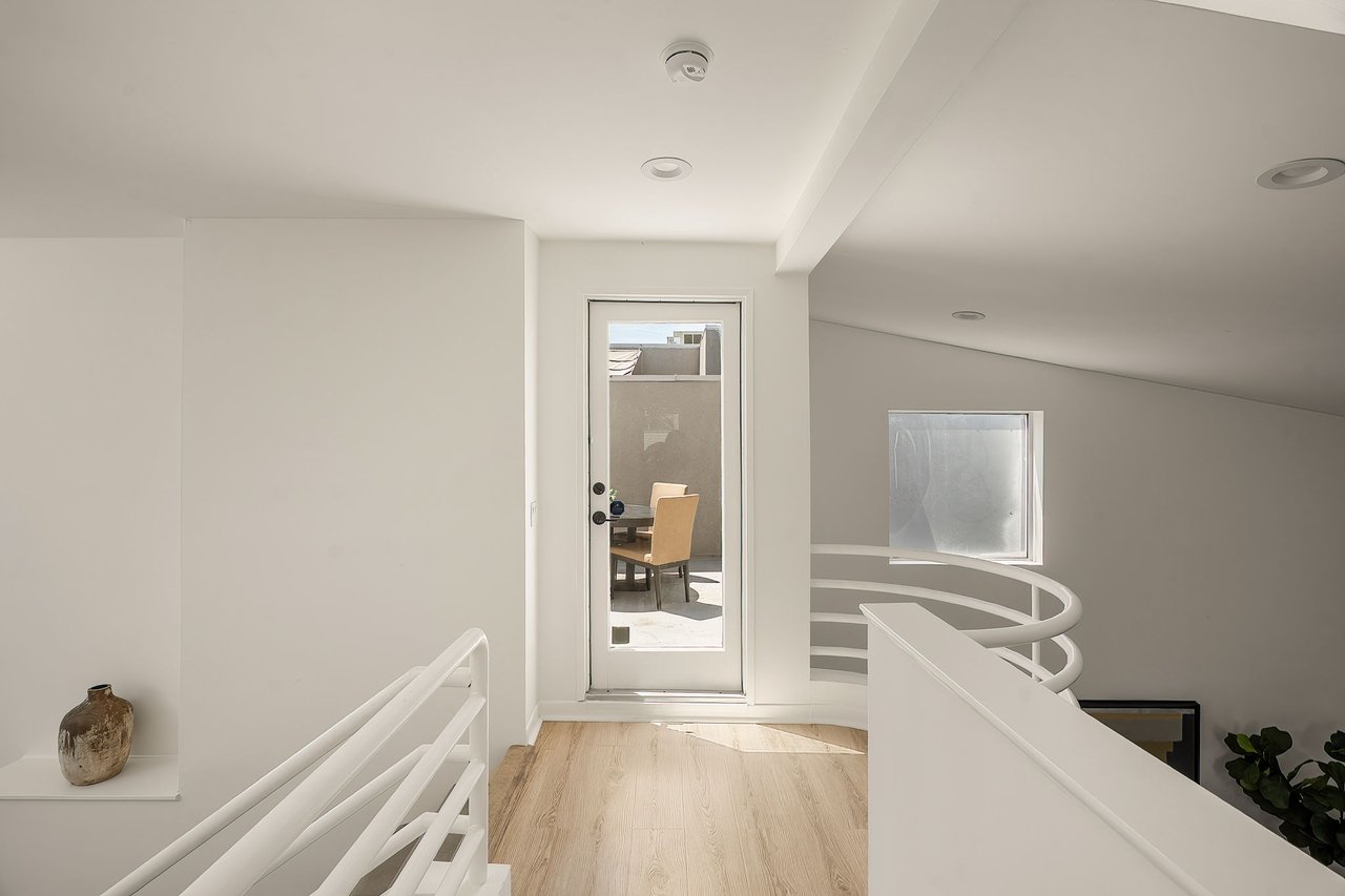 1617 S Beverly Glen Blvd Unit: 404, Westwood