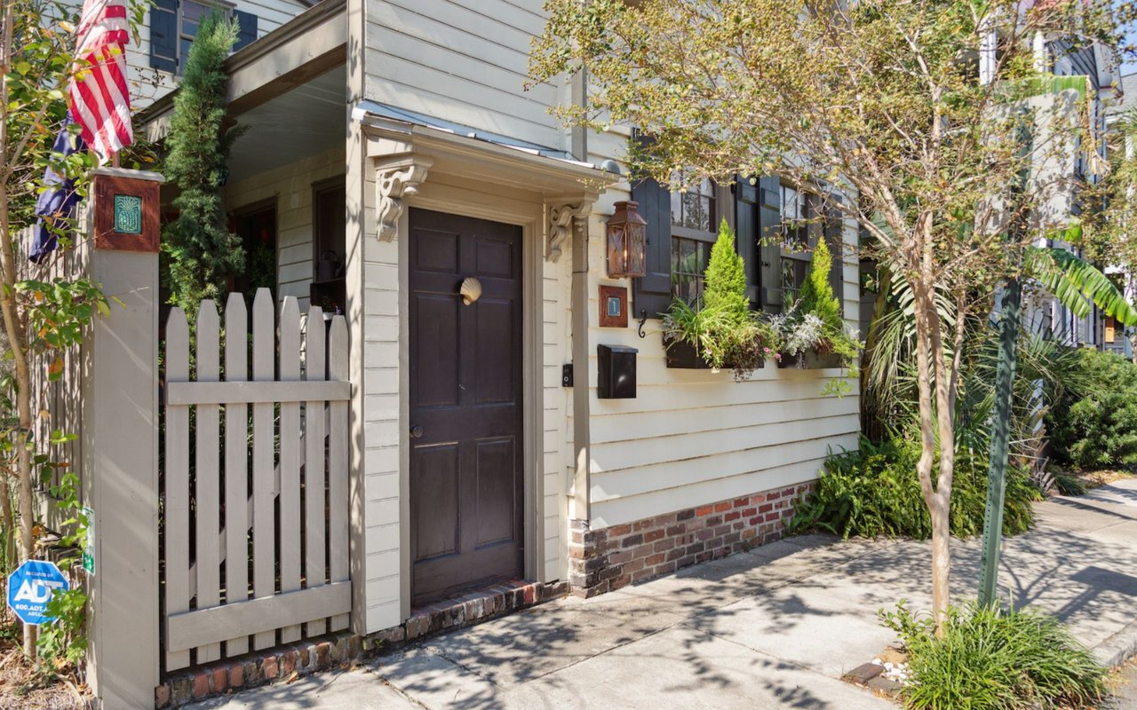 Renovated Historic Cottage – 1 Kracke Street