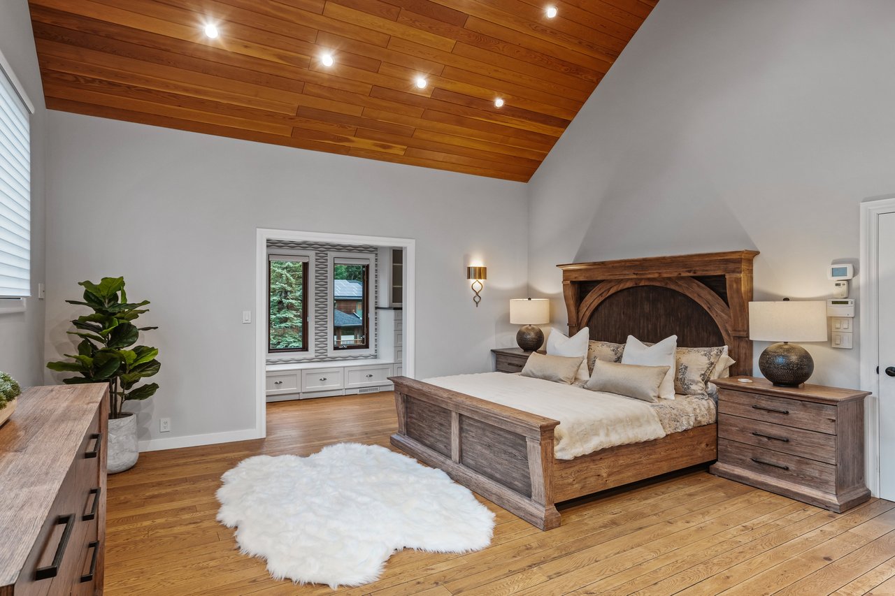 Private Mountain Retreat on Nearly Half an Acre