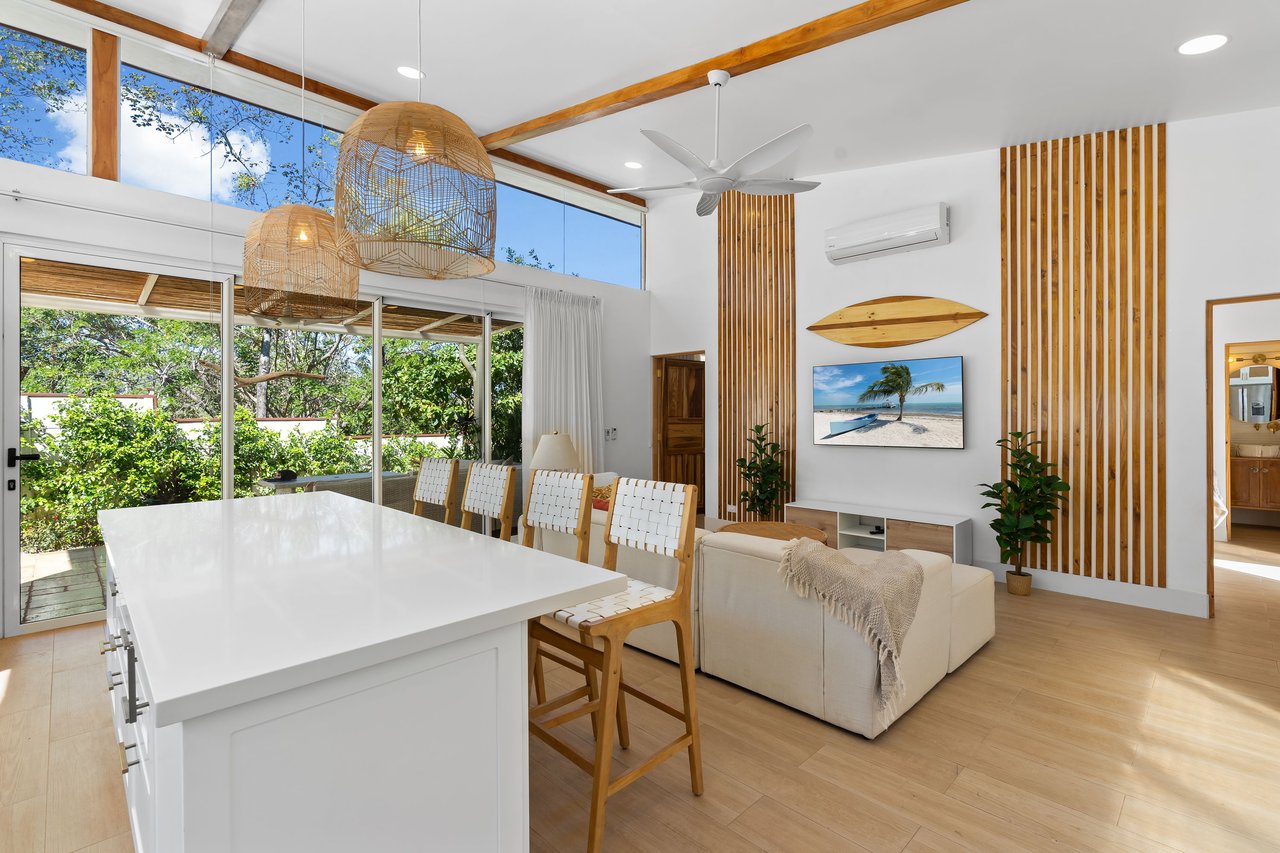 Casa Vista Grande | Lovely Modern Home at the Beach with Space to Build