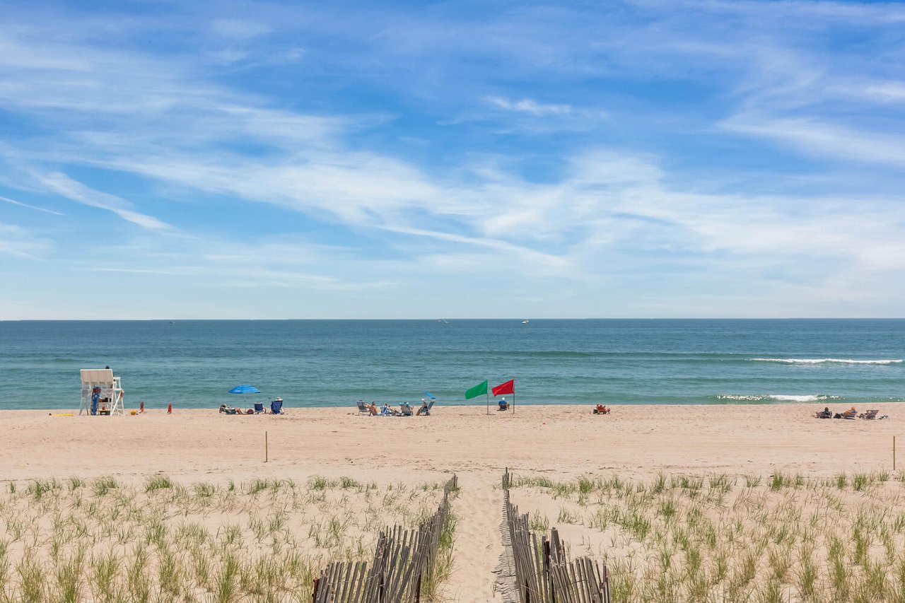 #1595 Summer Rental on the Oceanfront with Pool