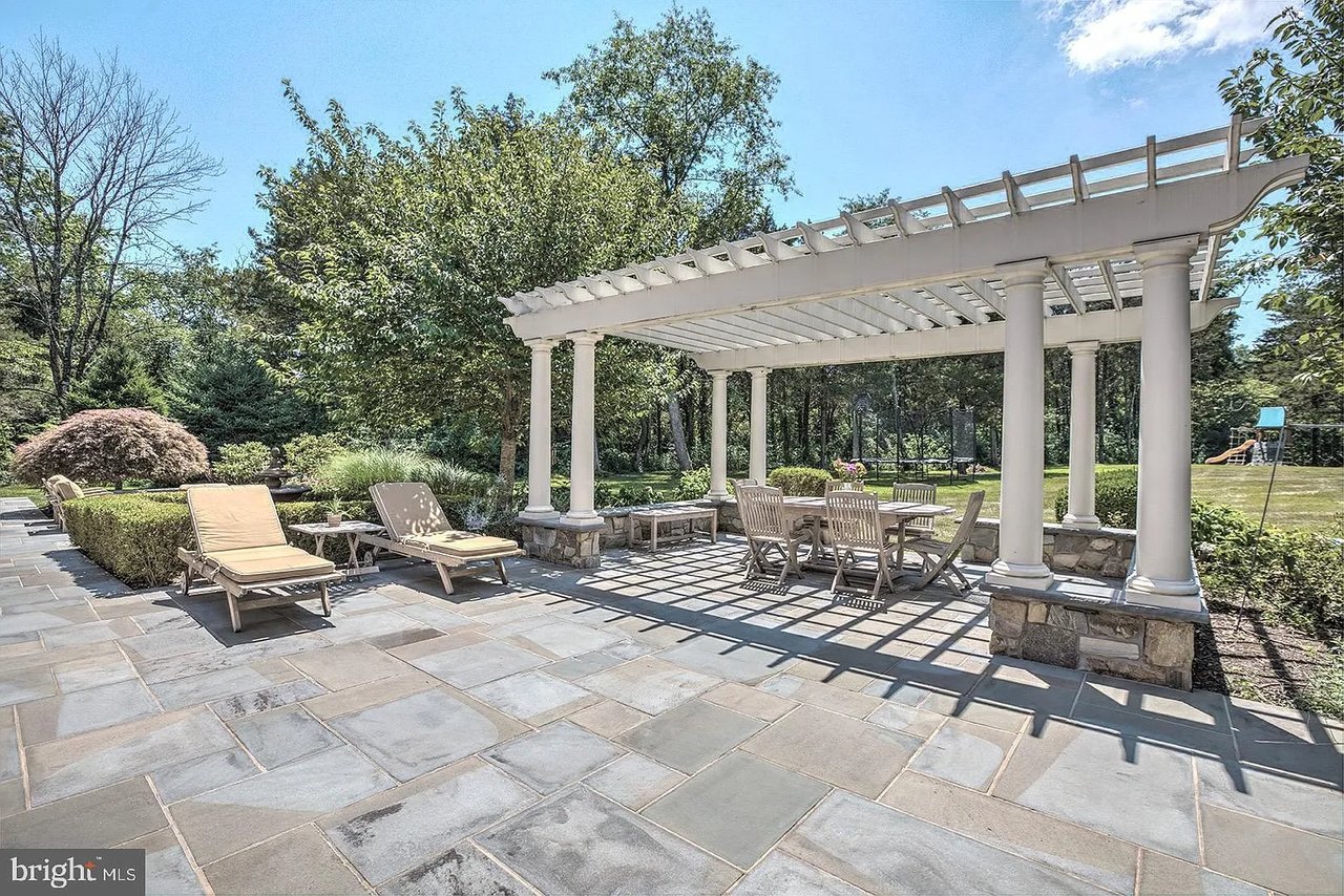 6 Rustic Dr