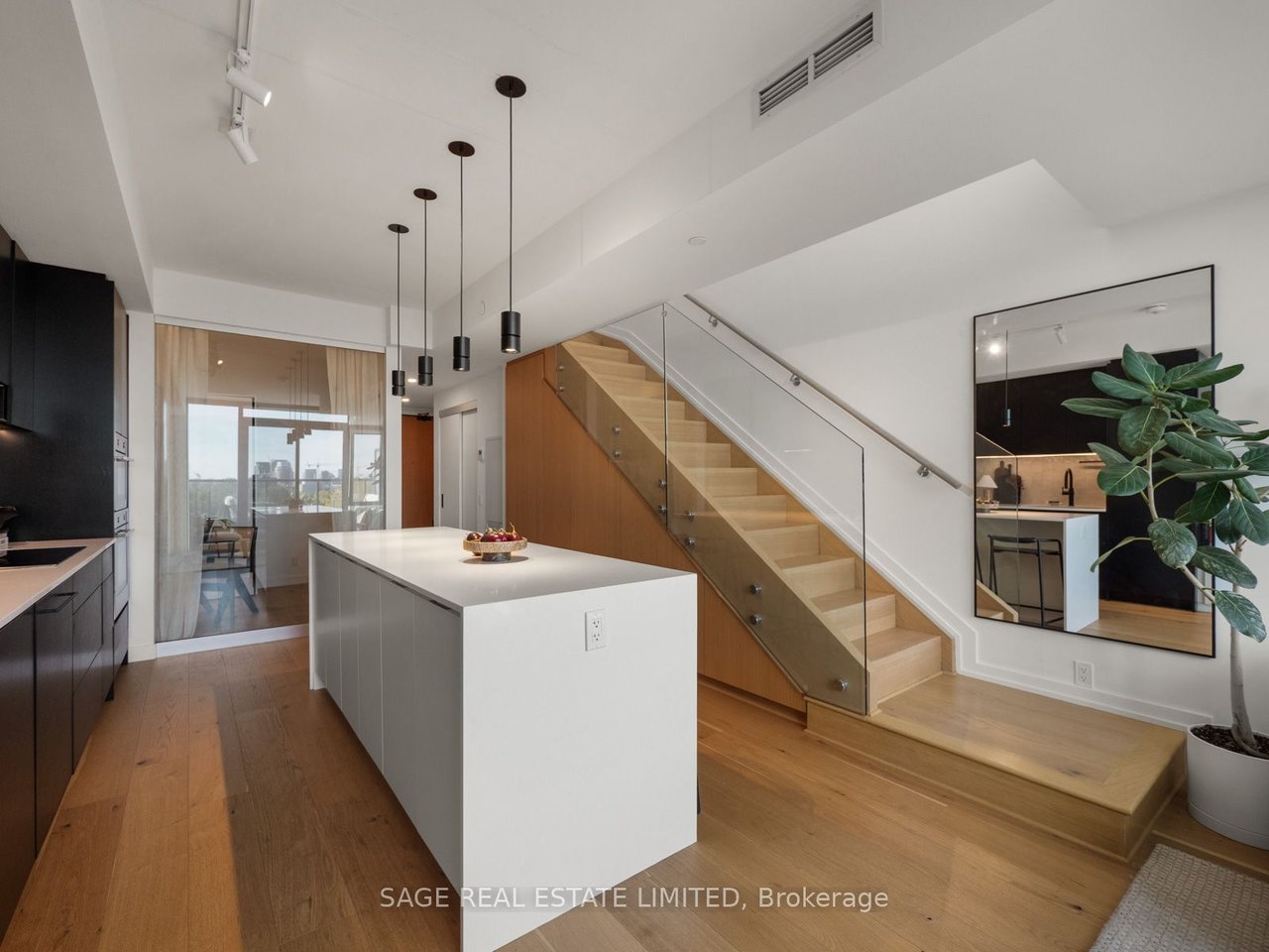 THE CARVALO ON COLLEGE PENTHOUSE