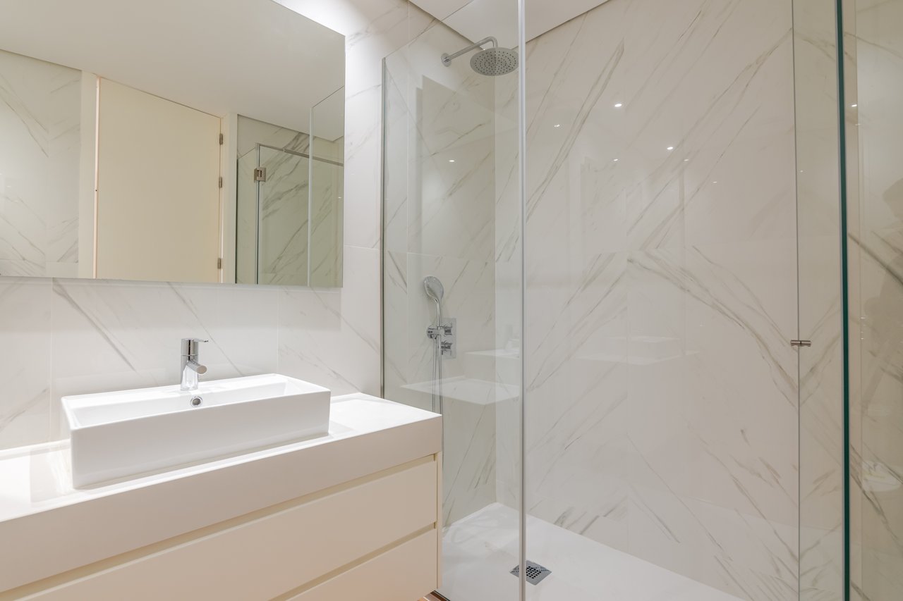 Elegant 1-Bedroom Apartment with Private Patio & Short-term Rental (AL) License in Porto’s Historic Core