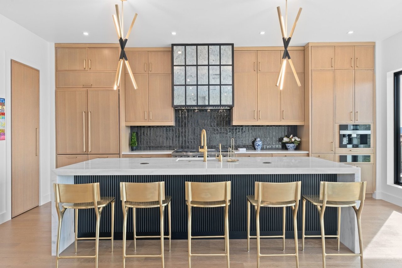Luxxis Design 1104 Summit