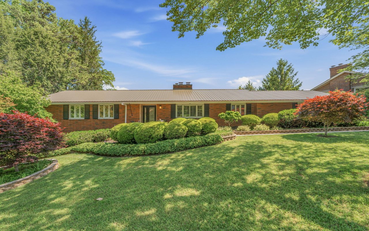 Wallace Luxury Spotlight | 7141 Wellington Drive Knoxville, TN 37919