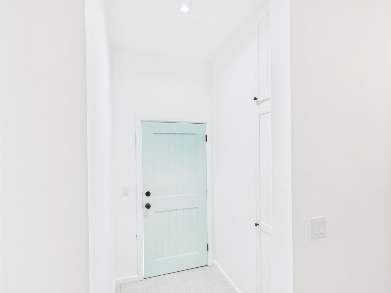 Condo 302, Diamond Apartments