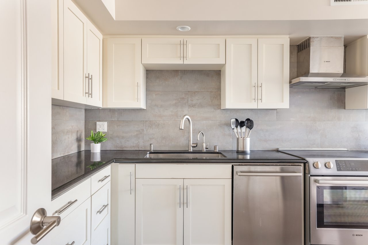 818 N Doheny Dr Unit: 607