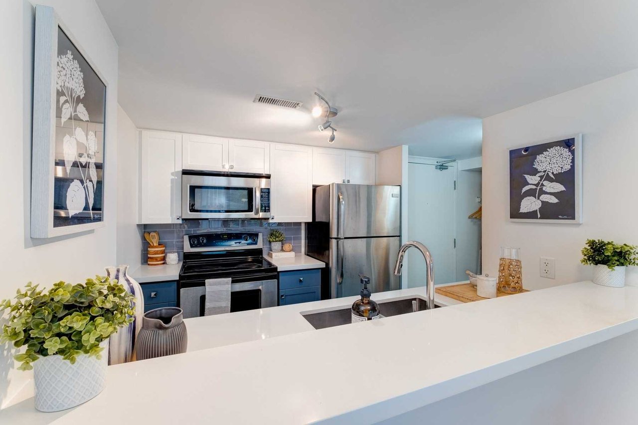 214 Main St, Ste 204