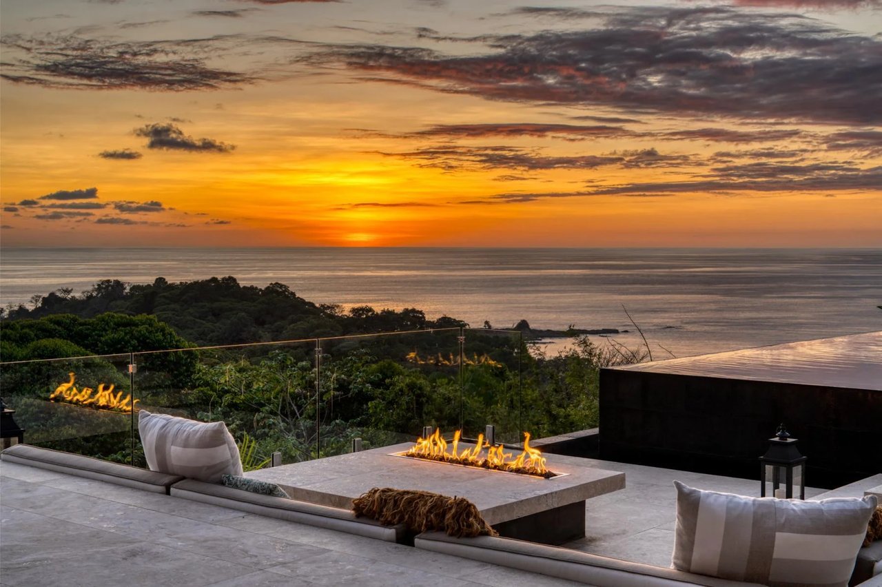 Contemporary Coastal Infinity Villa, Dominical, Puntarenas