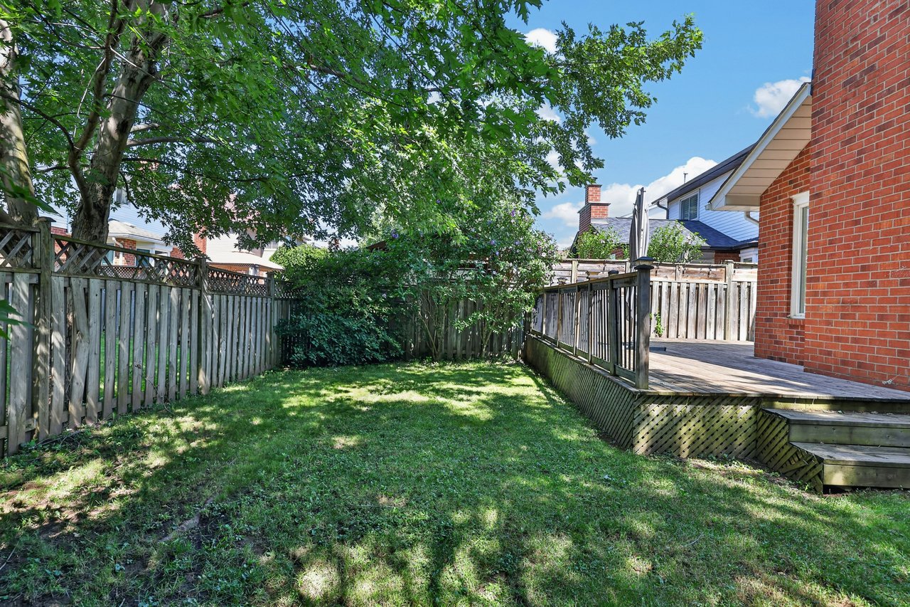2102 Salma Crescent, Burlington