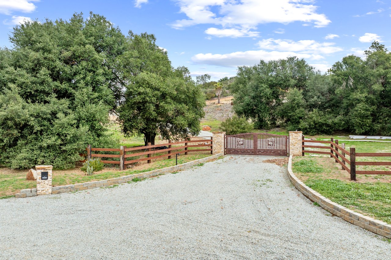 39948 Avenida La Cresta