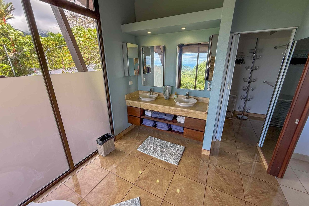 Panoramic Ocean View 4-Bedroom Home with Big Pool & Ample Space to Entertain in Ojochal Costa Rica