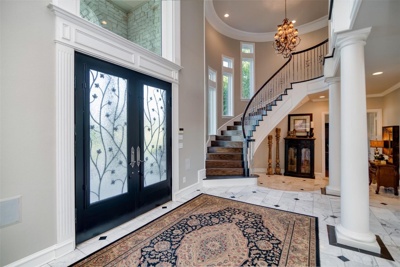 Exquisite Estate On 2.5 Acres - Heath, TX
