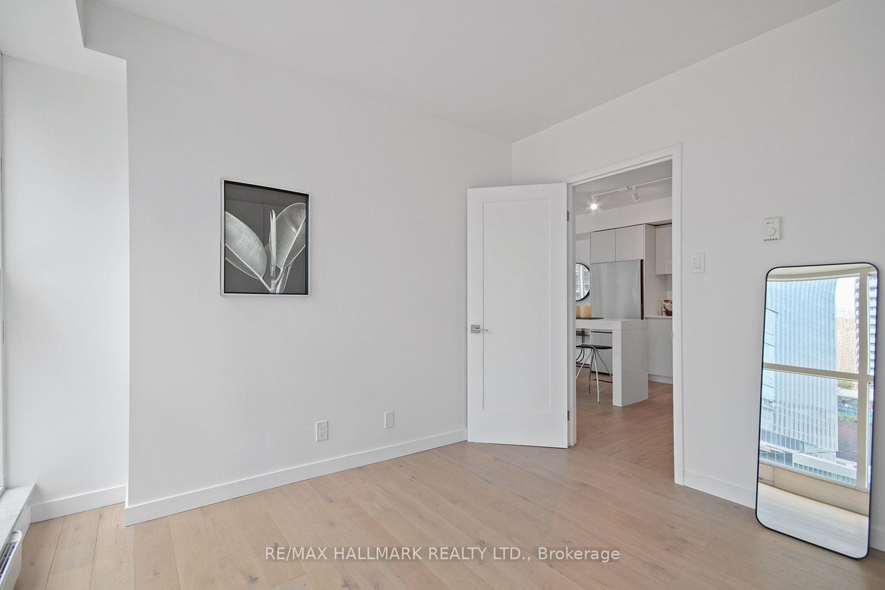 77 Harbour Sq