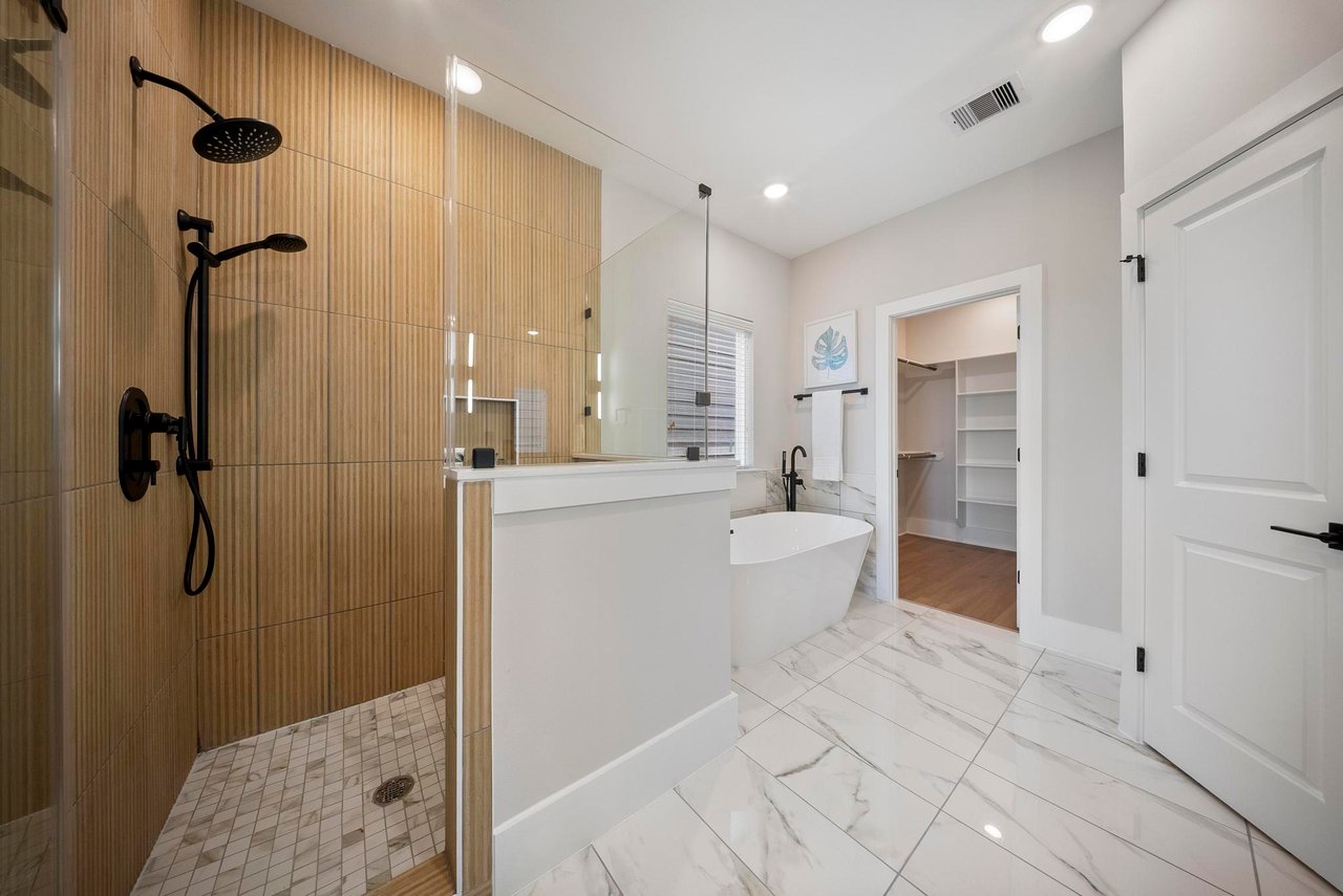 Skyline Homes at Lou Ellen bathroom