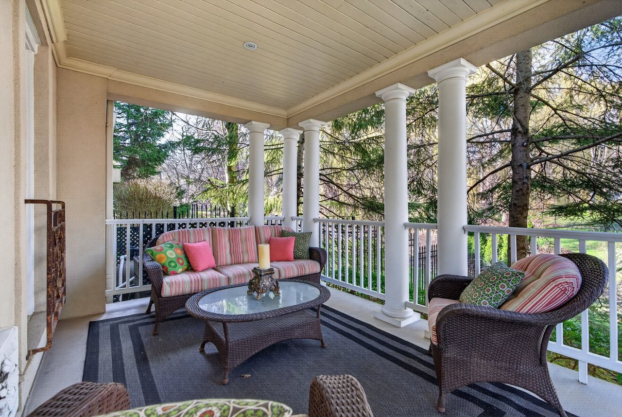  Aldershot Lakeside Elegance