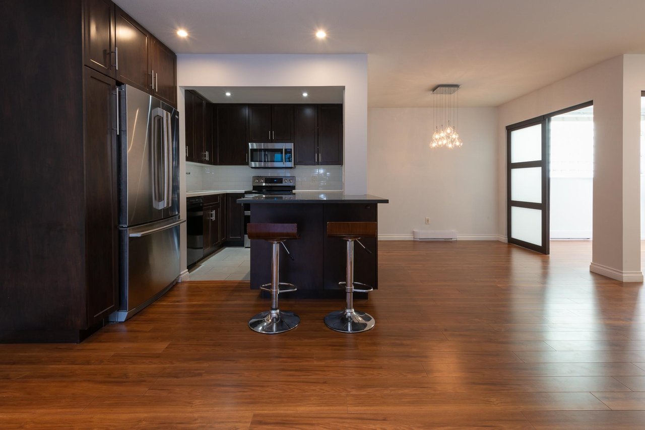 106-1082 W 8th Ave
