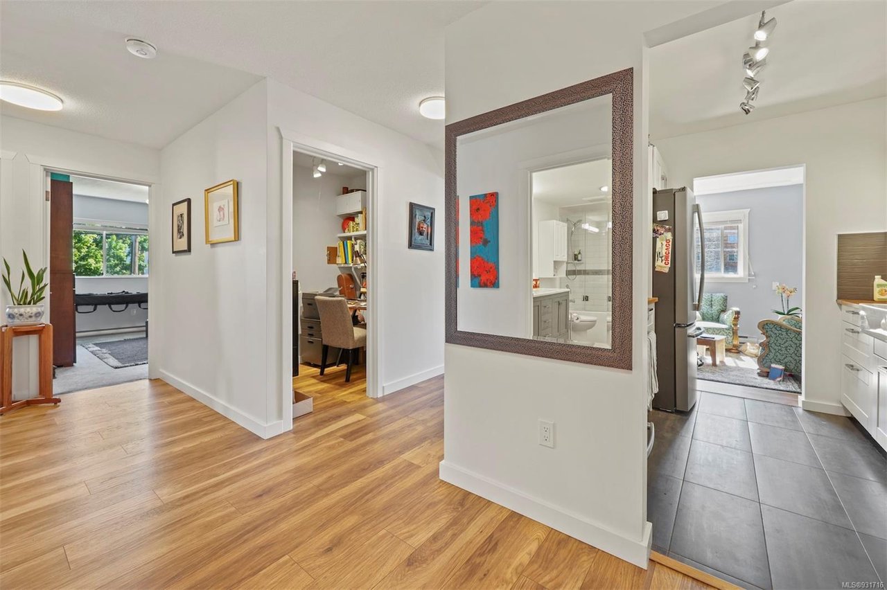 205-545 Rithet St