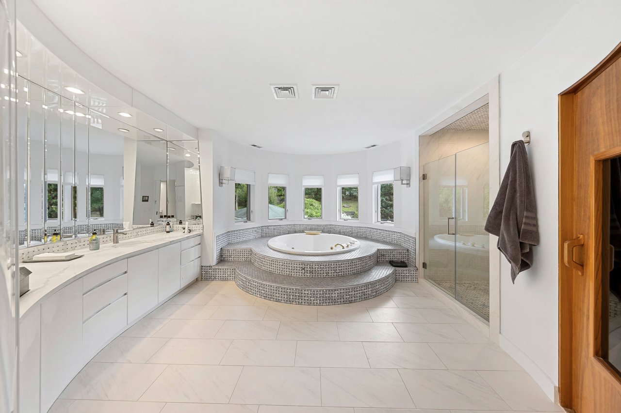 14 E Hill Ct, Cresskill