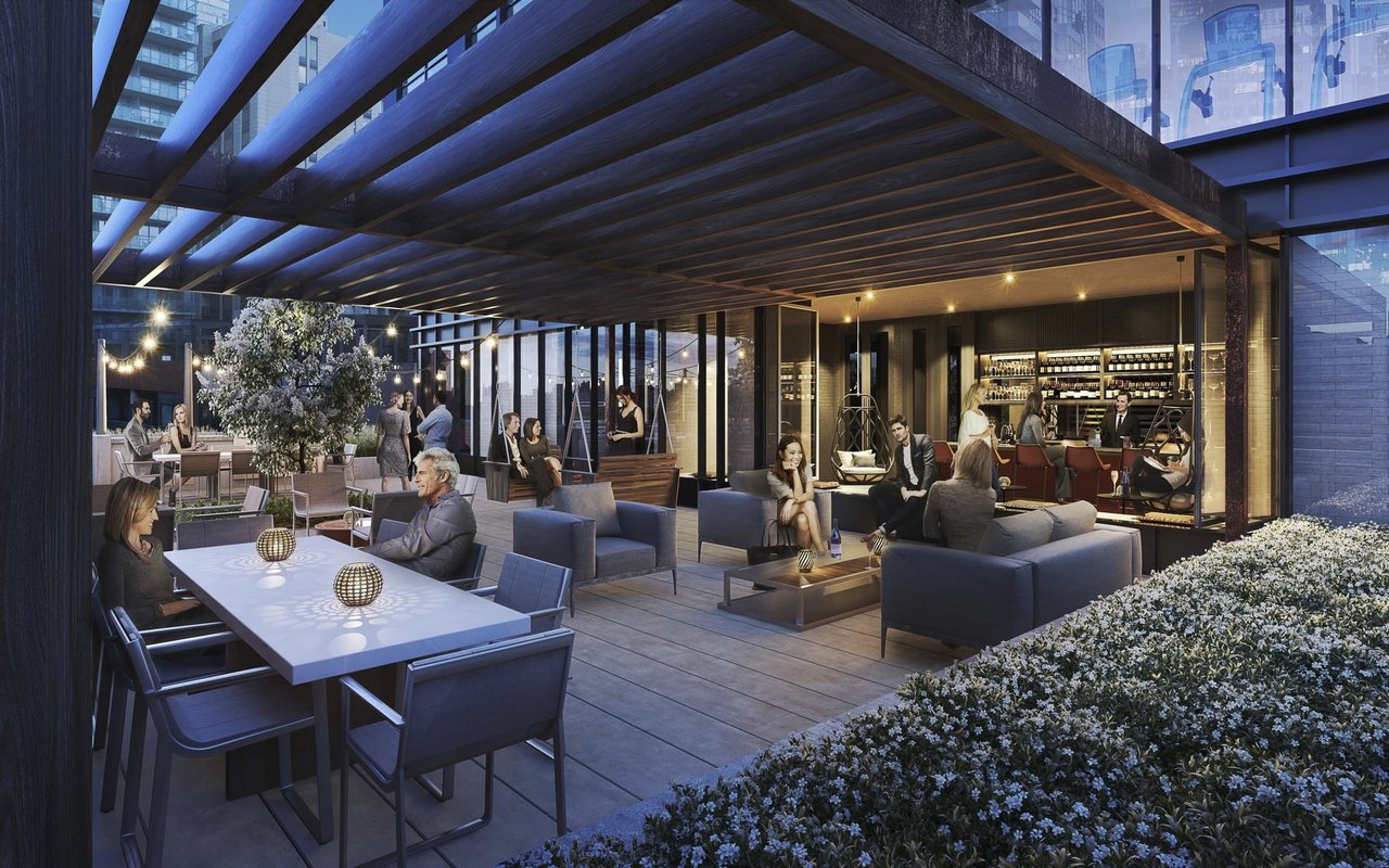 327 King St W Unit: 901