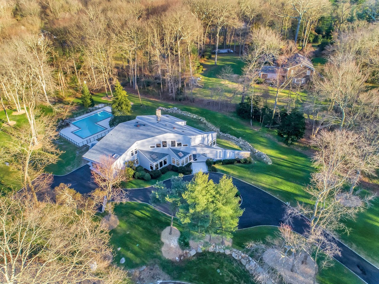 7 Carol Lane, Glen Head