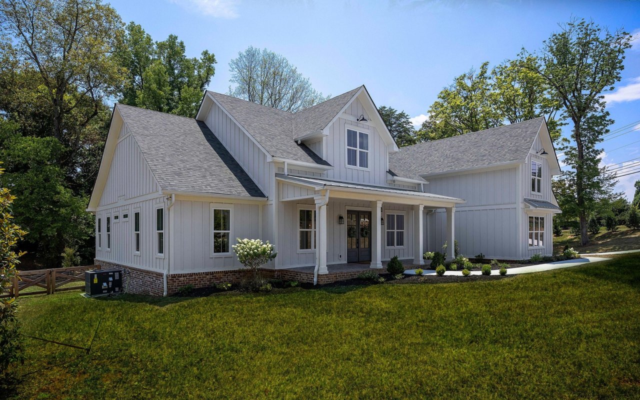 Wallace Luxury Spotlight | 8422 S Northshore Drive Knoxville, TN 37919