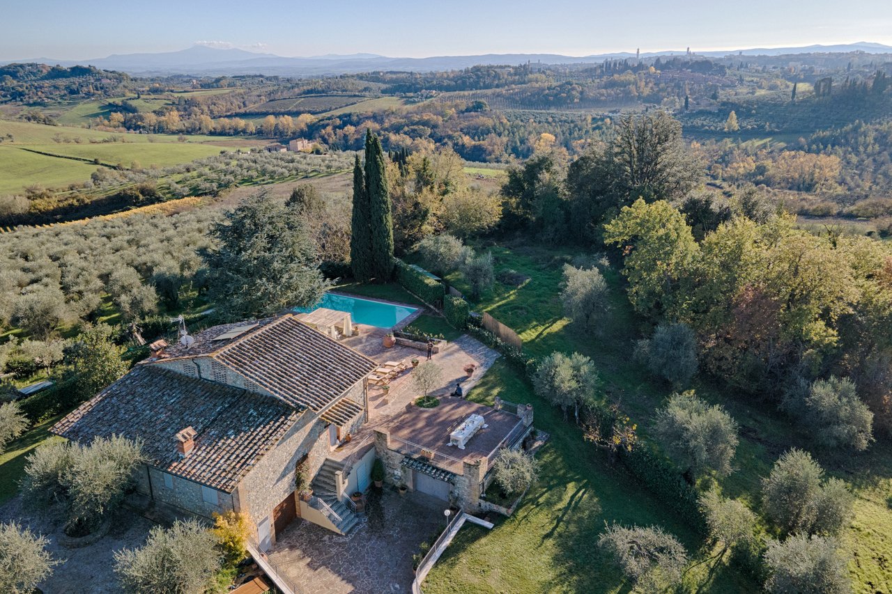 Tuscan Villa With Panoramic Country Views