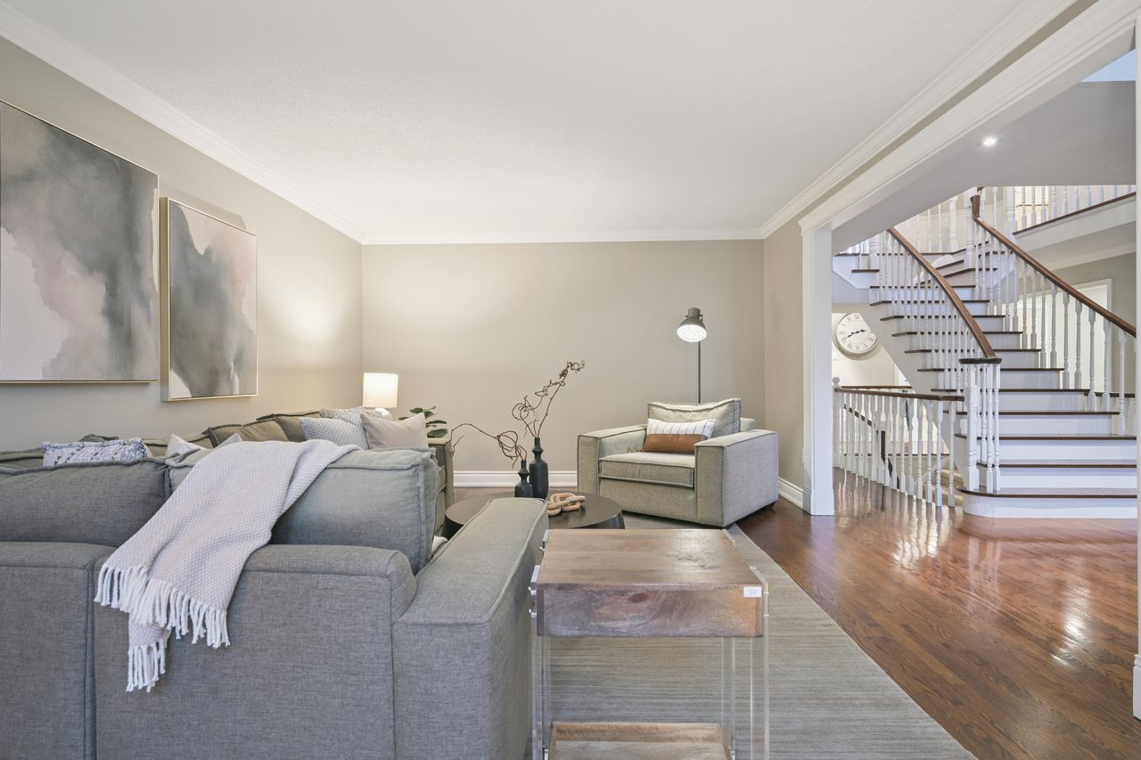 Prestigious Glen Abbey living with a backyard made for summer