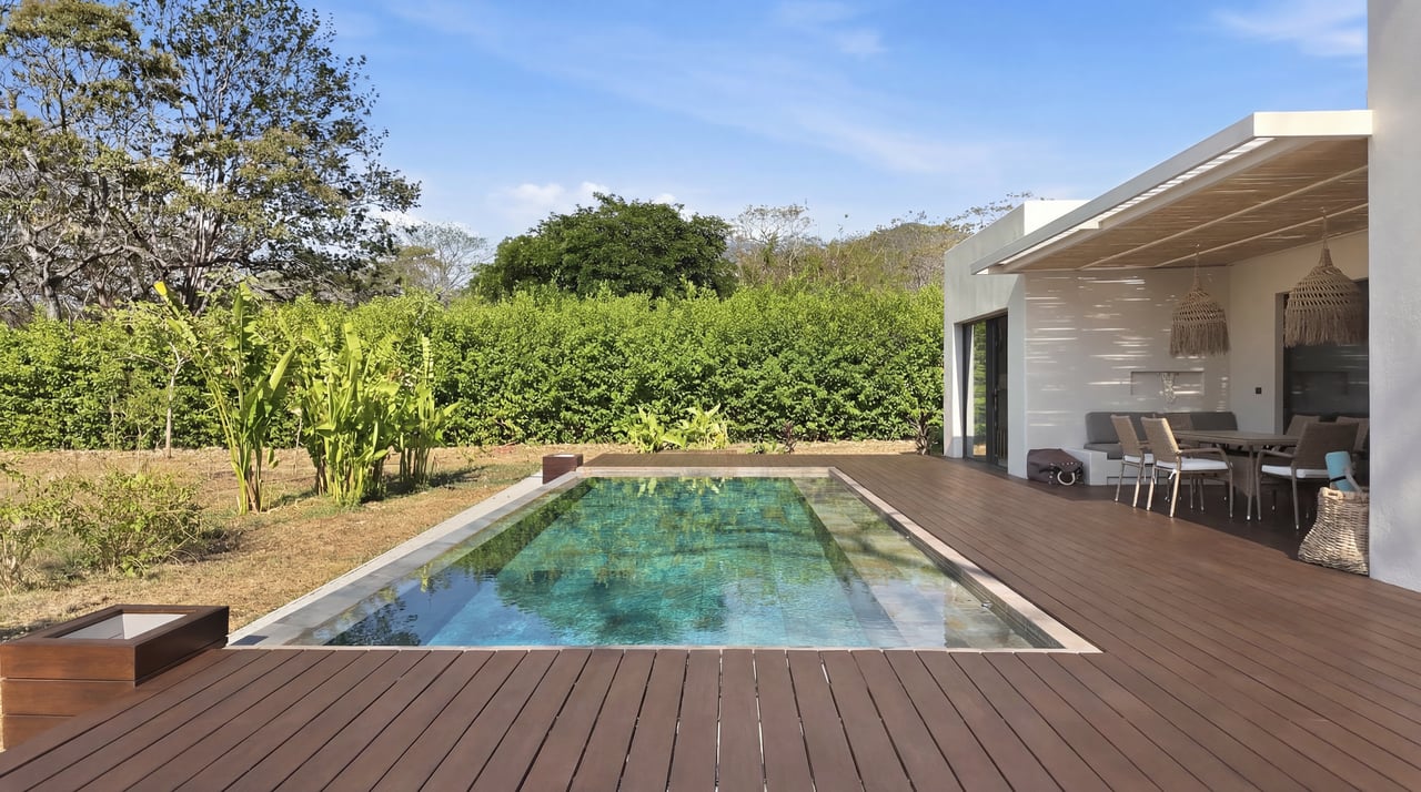 SANTA FE MODERN HOME IN CATALINA COVE | 5,410 M² LOT NEAR BEACHES