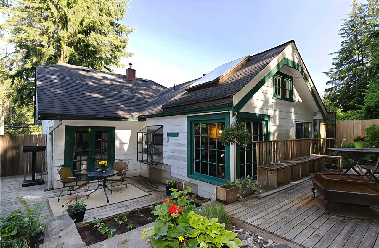 1721 Deep Cove Rd