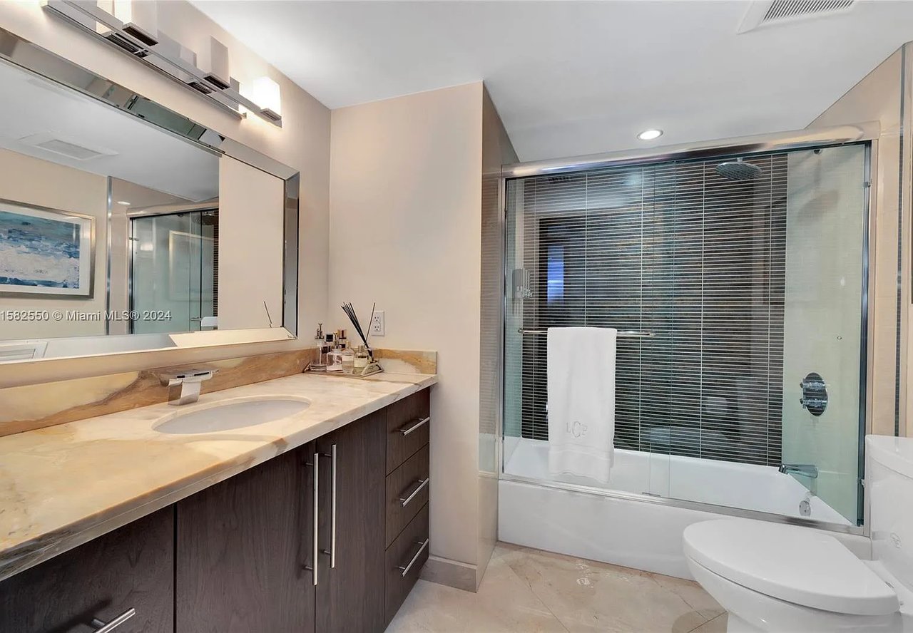 520 Brickell Key Dr #A1505