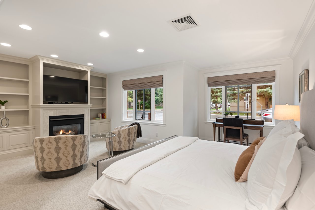 Beautiful Mountain Contemporary Townhome in Aspen Central Core