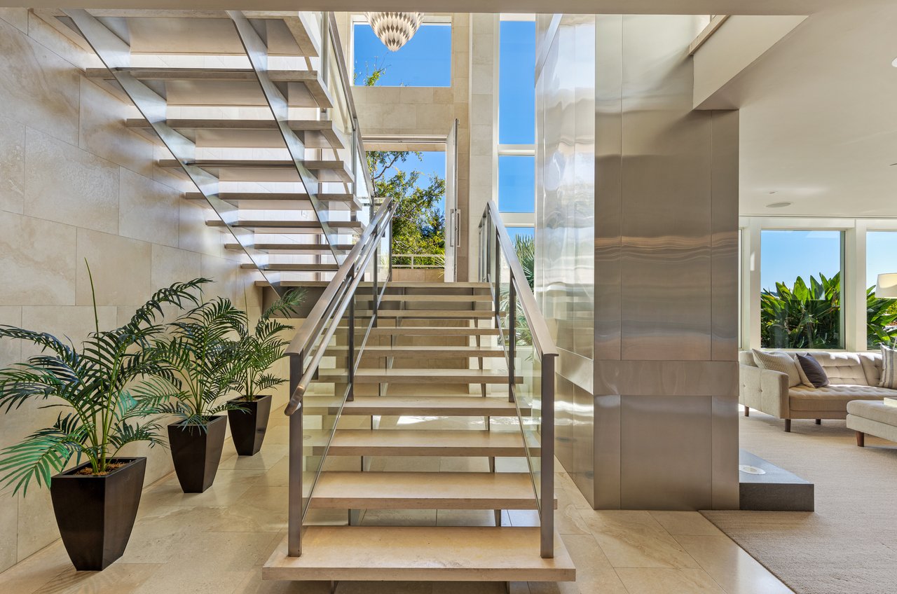 Dramatic Contemporary Architecture and Golden Gate Bridge Views