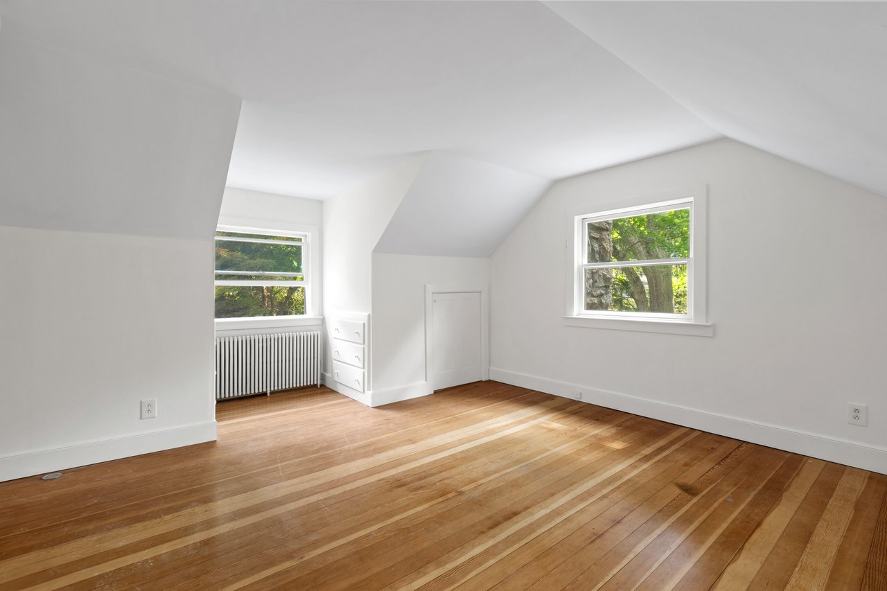 65 Laurelton Road